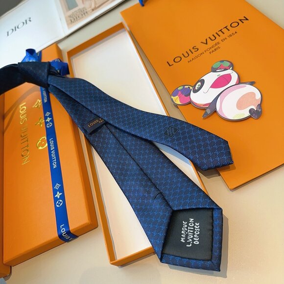 Louis Vuitton FISHNET Tie - Picture 2 of 5